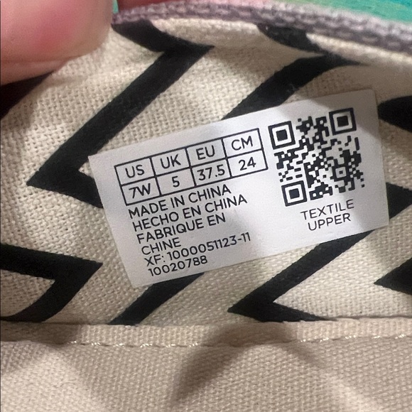 Like new TOMS Heritage Canvas Alpargata Slip-On Purple Flats Shoes Chevron Sz 7 - Picture 2 of 9